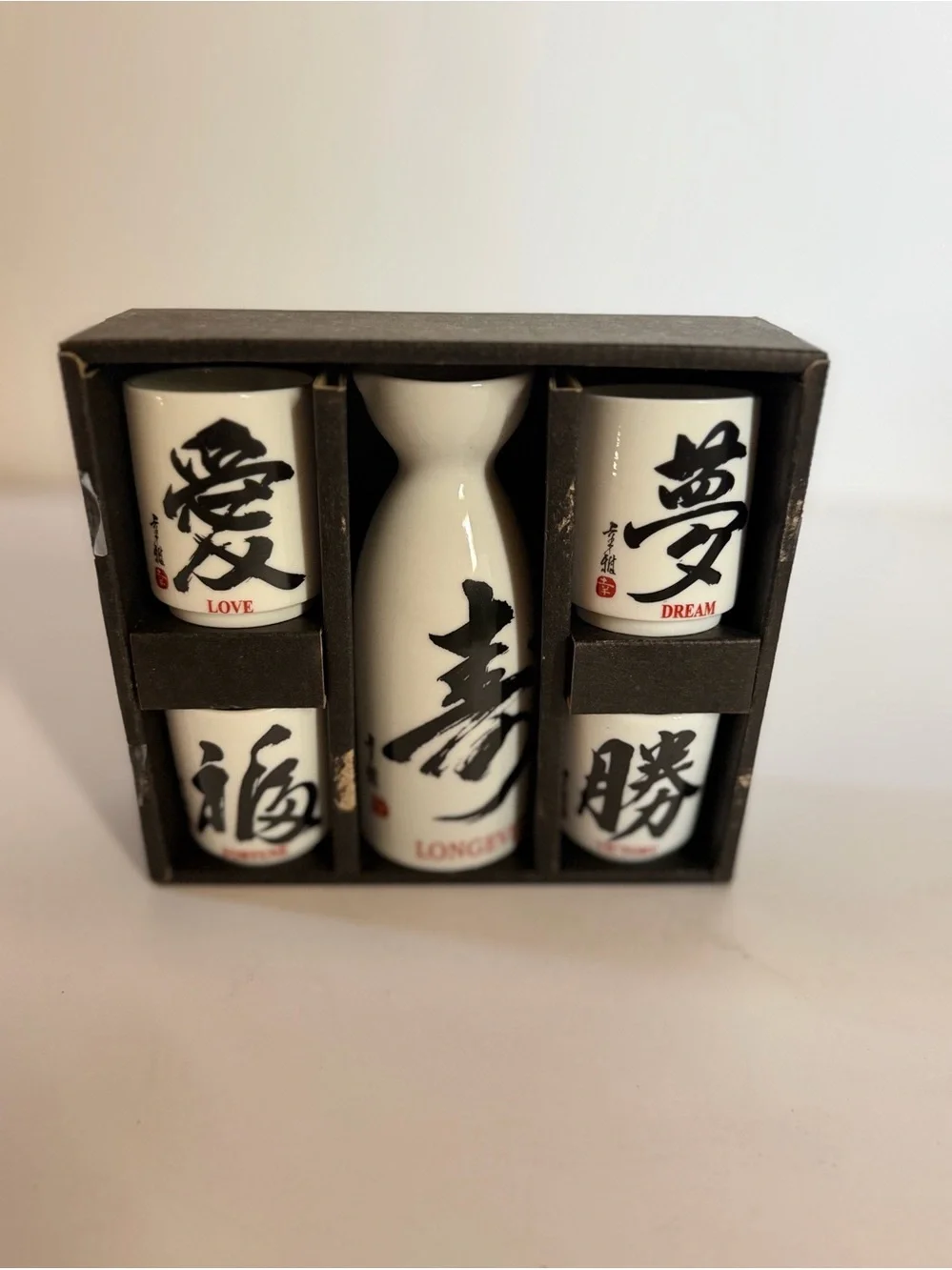 Porcelain Japanese Sake Set Bottle 4 Cups Kanji Love Fortune Boxed 5 Piece